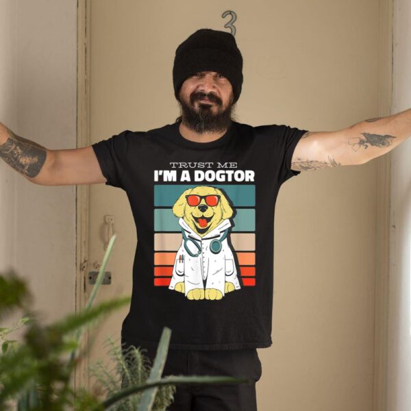 Linocasa– Trust Me I Am A Dogtor T-Shirt - Image 3
