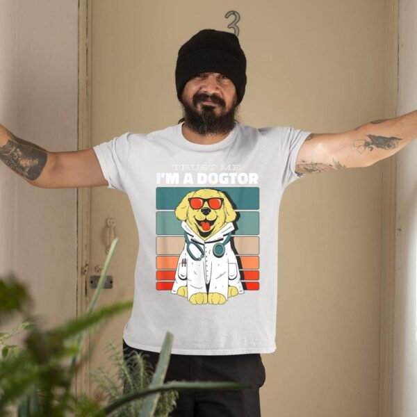 Linocasa– Trust Me I Am A Dogtor T-Shirt - Image 5