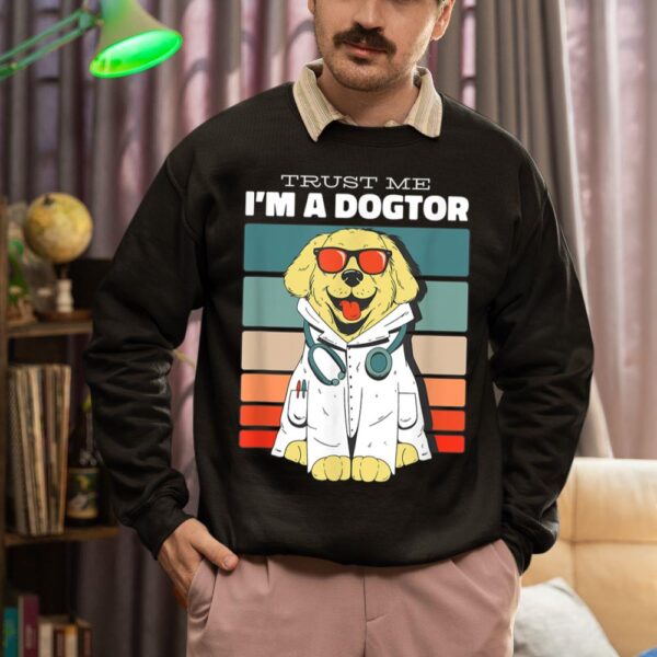 Linocasa– Trust Me I Am A Dogtor Sweatshirt - Image 3